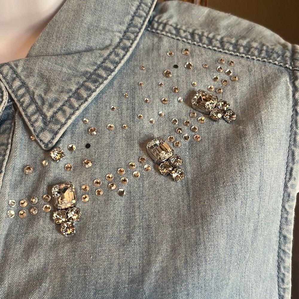 Chicos Blue Chambray Denim Rhinestone Bling Button Down Top Size 2 Rodeo Country - Picture 6 of 10